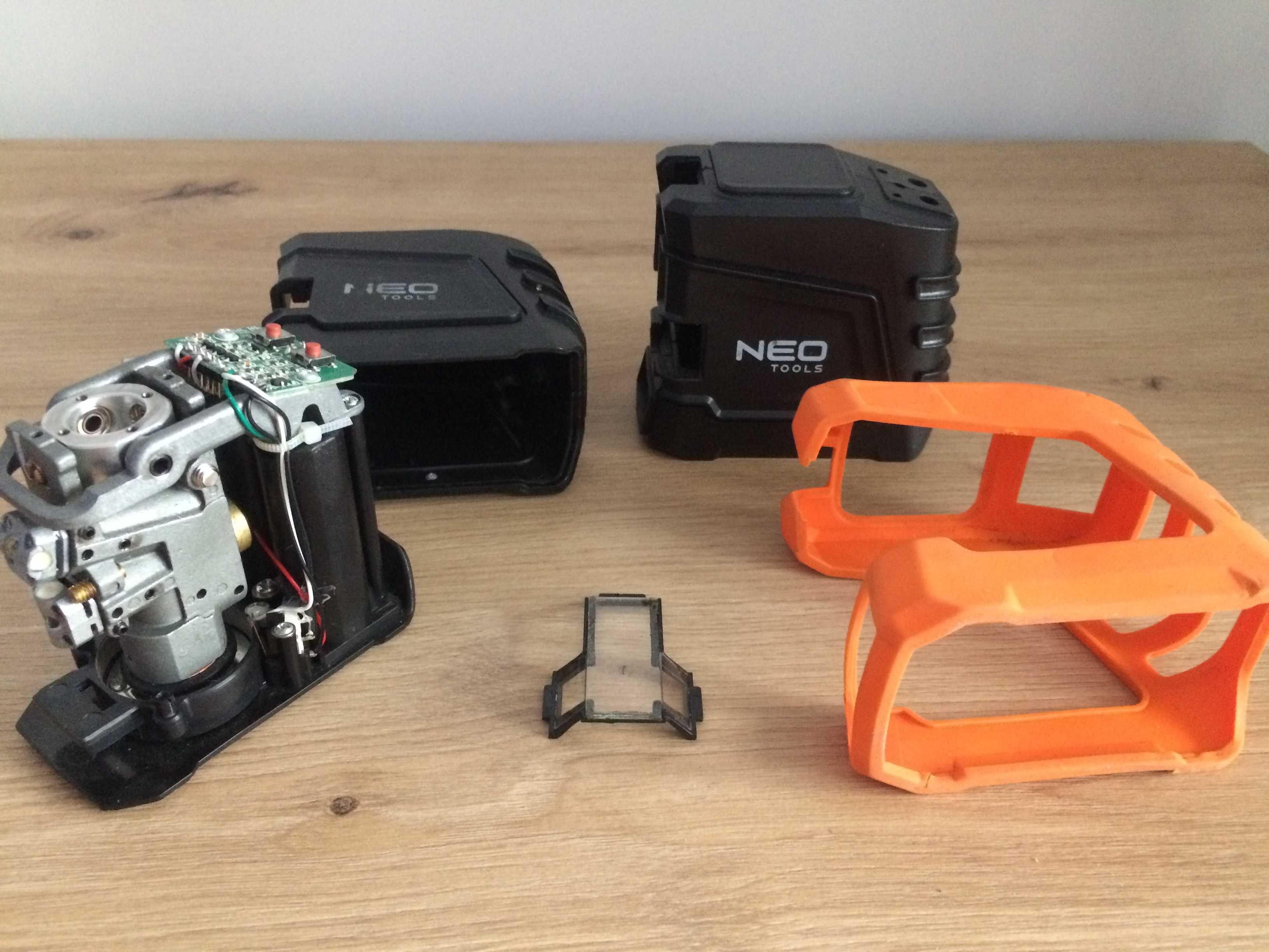Laser krzyżowy Neo Tools 75-101  części.
