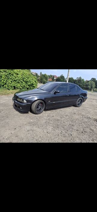 БМВ е39 528 рестайлинг.
