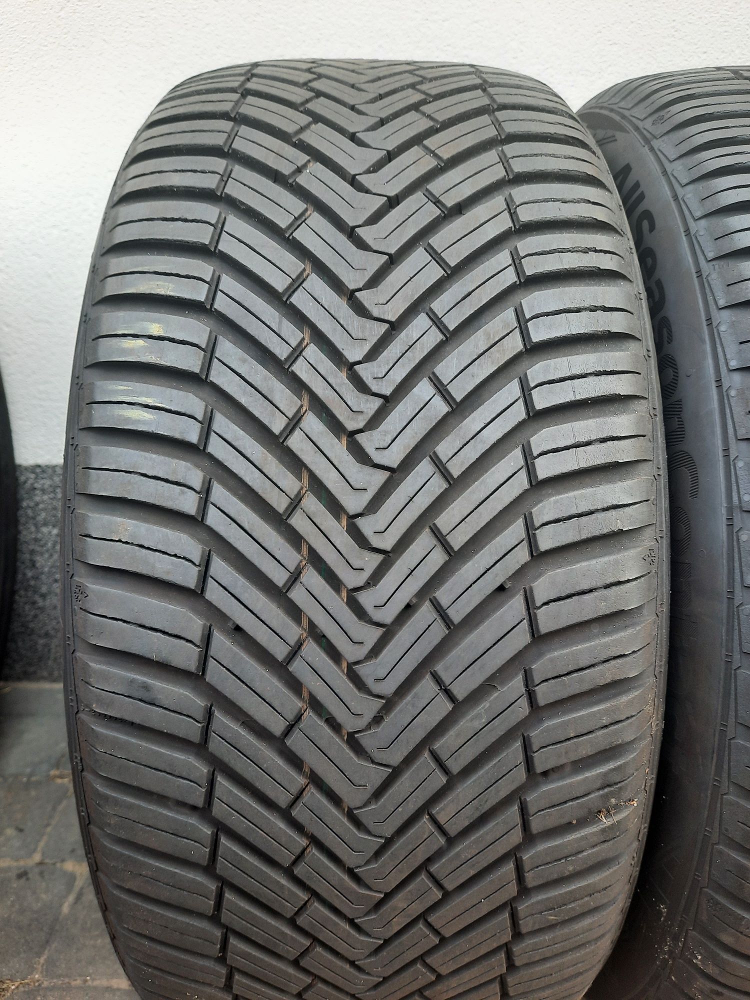 2 opony 235/55 R18 Continental AllSeasonContact 8mm