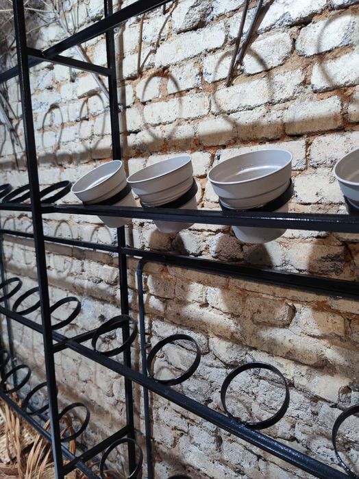 Металева поличка для квітів