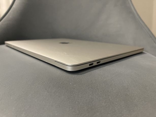 MacBook pro 13 2018 A1989 16/256gb