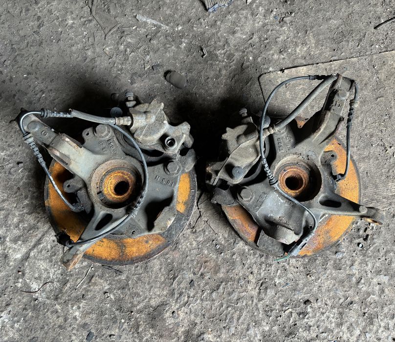 Цапфа ступиця Renault Megane 3 Scenic 3 диск супорт ричаг