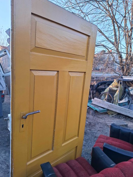 stare drewiane drzwi