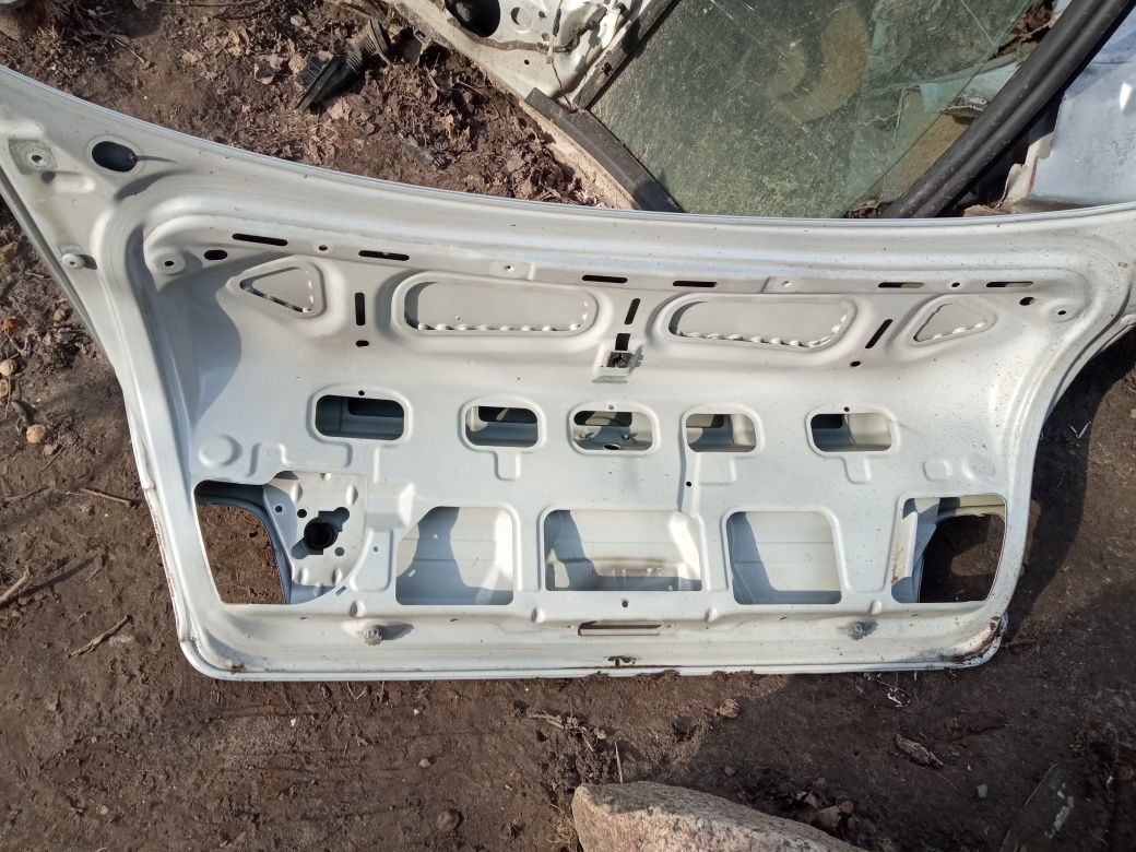 Кришка багажника Е46 седан титан сільвер