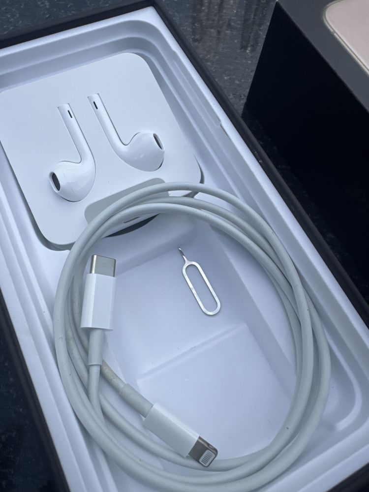 Pudełko do iPone 11 Pro Max 256 GB plus sluchawki i kabelek