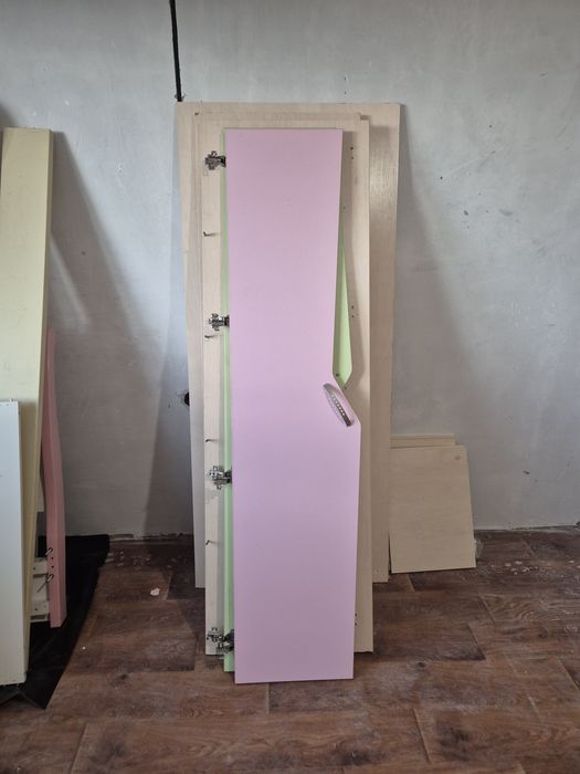 Шкаф для одежды в детскую комнату. Разобран