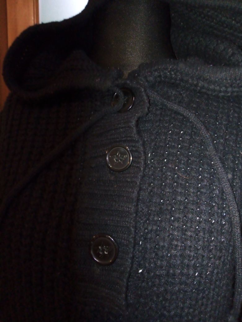 Sweter damski z kapturem
