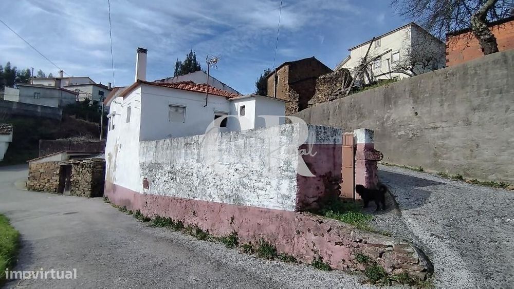 Moradia rés-do-chão, em pedra, com condição de habitabilidade