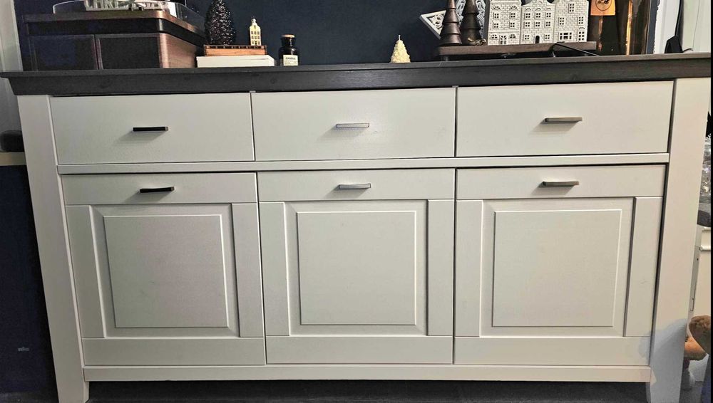 Duża drewniana komoda z drewna