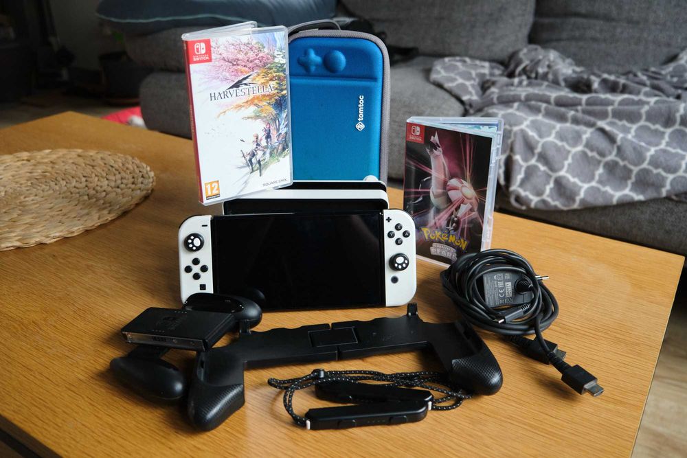 Nintendo Switch OLED, dodatki
