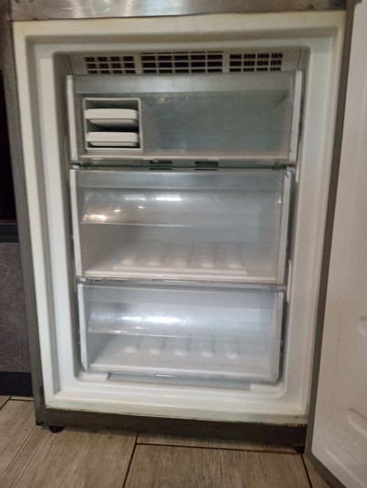 Холодильник Whirlpool