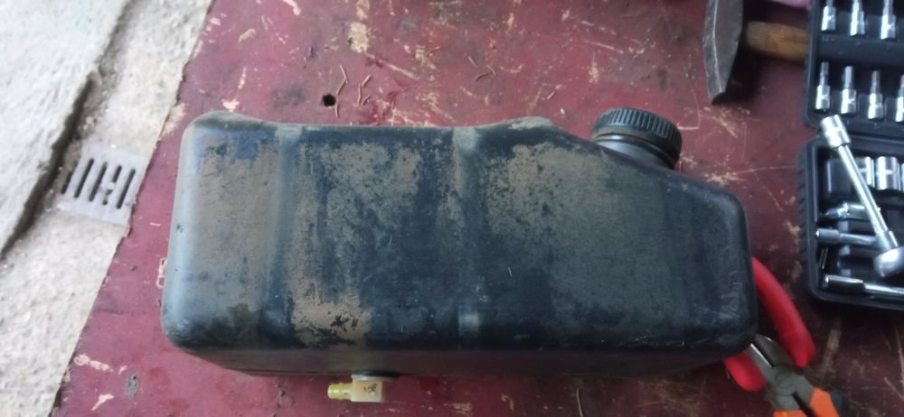 Traktorek kosiarka zbiornik paliwa