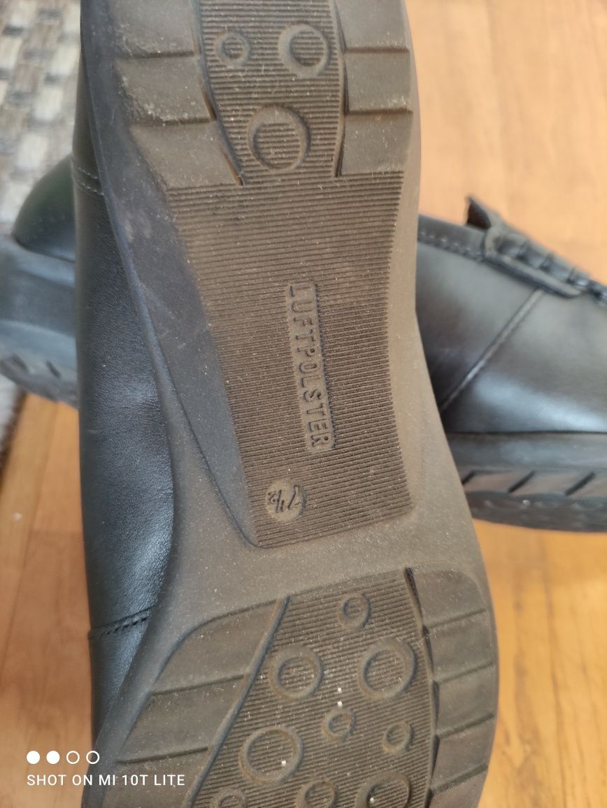 Vendo par de sapatos tamanho 40 marca Ara