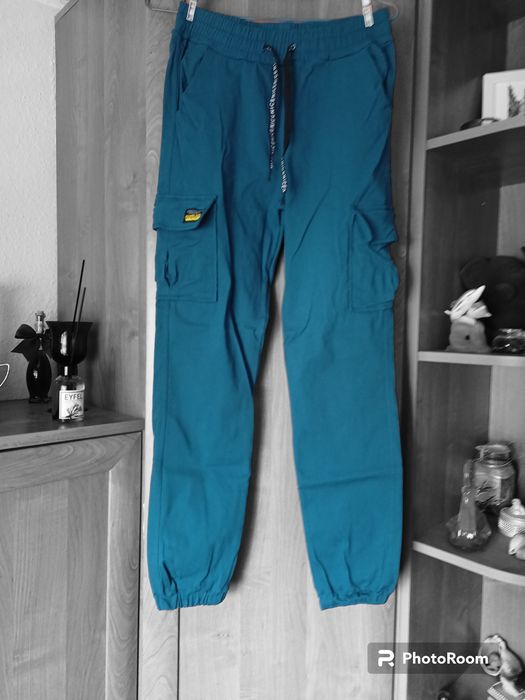 Nowe damskie bojówki na ociepleniu S /M logowane sznureczki