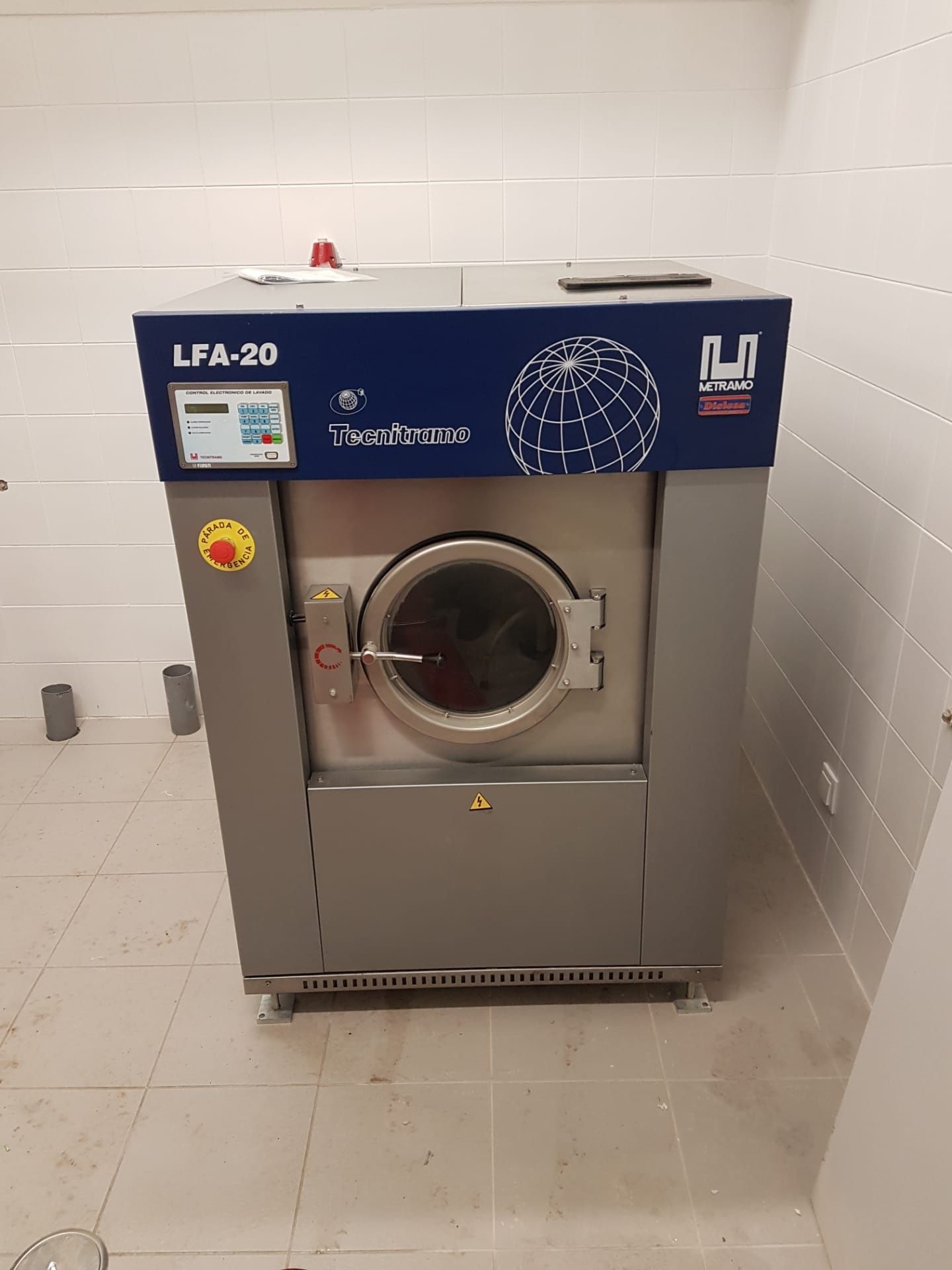 Mais uma instalação Tecnitramo Máquina de lavar 30kg