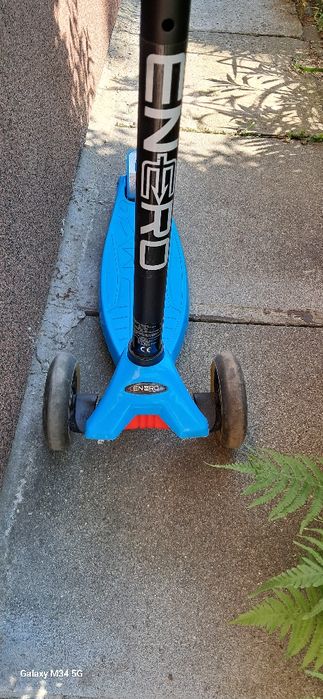 Hulajnoga enero trójkołowa