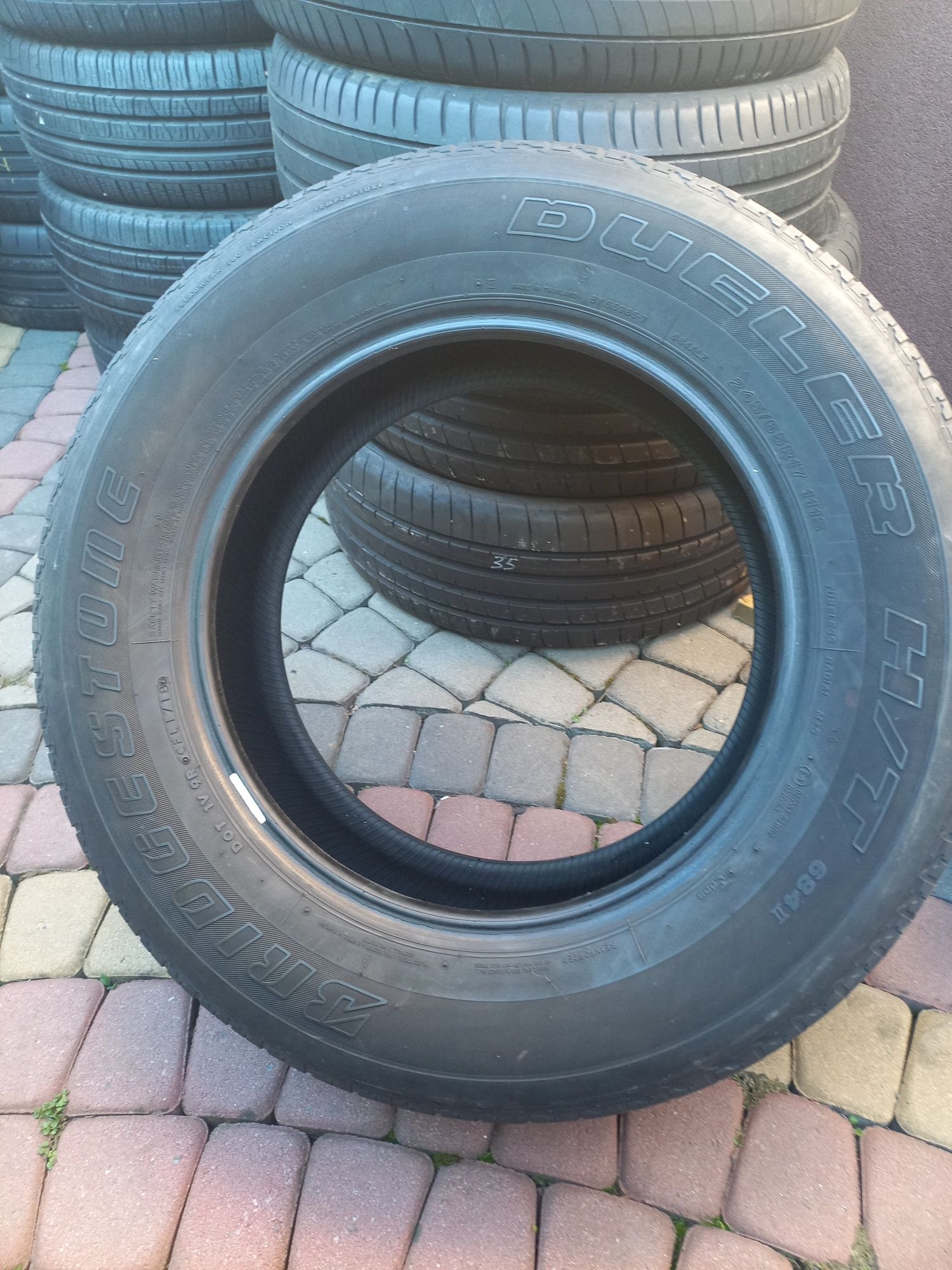 Шини 245/65/17 Bridgestone