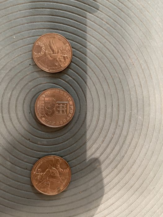 Três moedas 100 escudos em 1990 e 1985