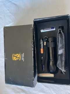 Lanterna tática dos EUA