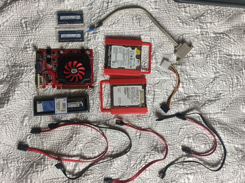Karta graficzna Gainward GeForce GT 220 1 gb + kości RAM , HDD 2,5