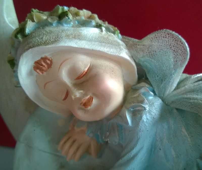 Figurki Aniołków Figurka Aniołek śpiący na księżycu skarbonka 14cm