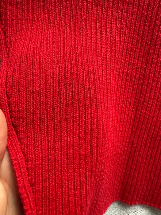 Кофтинка в рубчик з гарним декольте