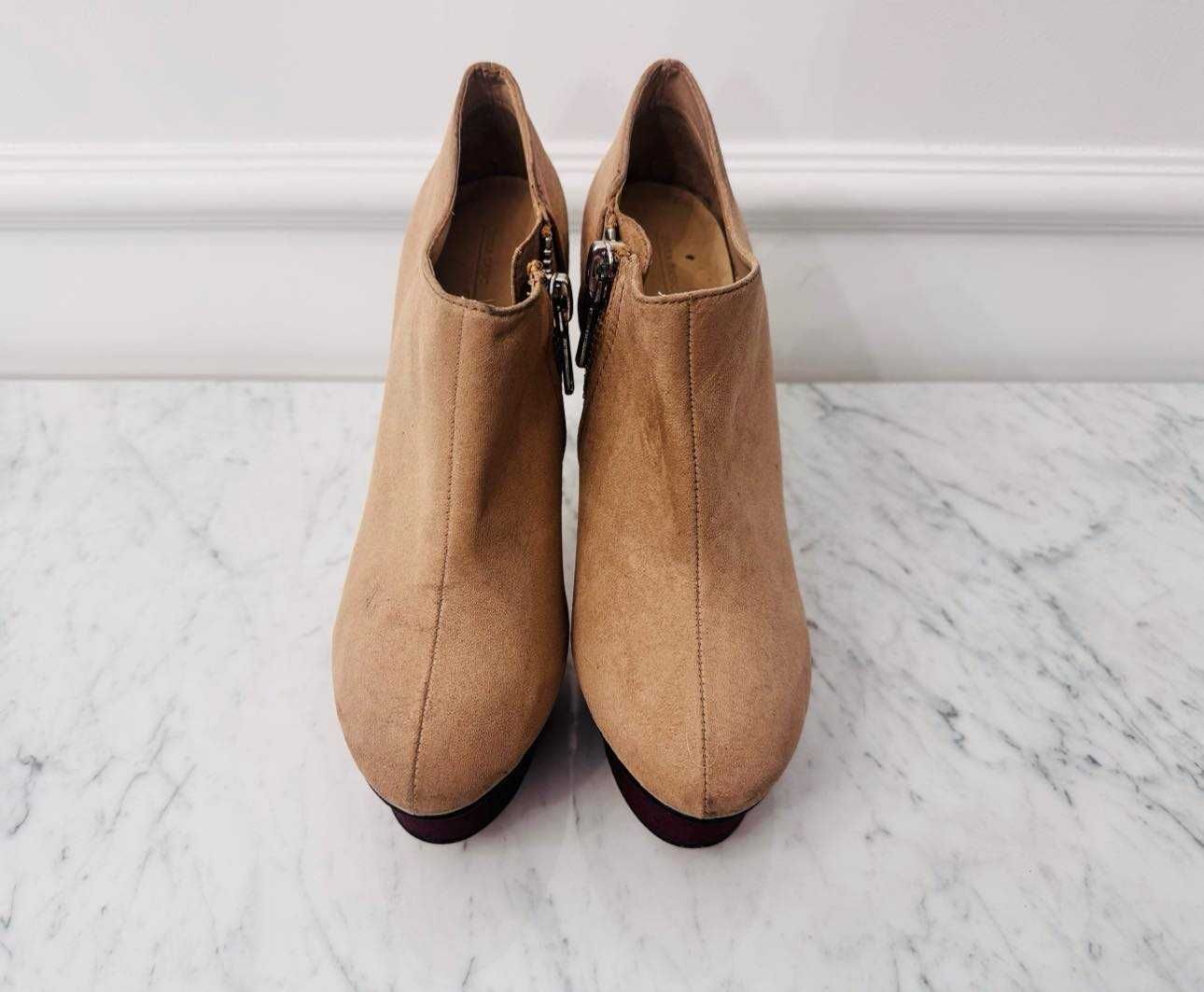 Eleganckie botki na szpilce z platformą - Zara
