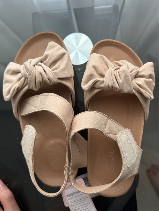 Босоніжки сандалі для дівчинки бежеві