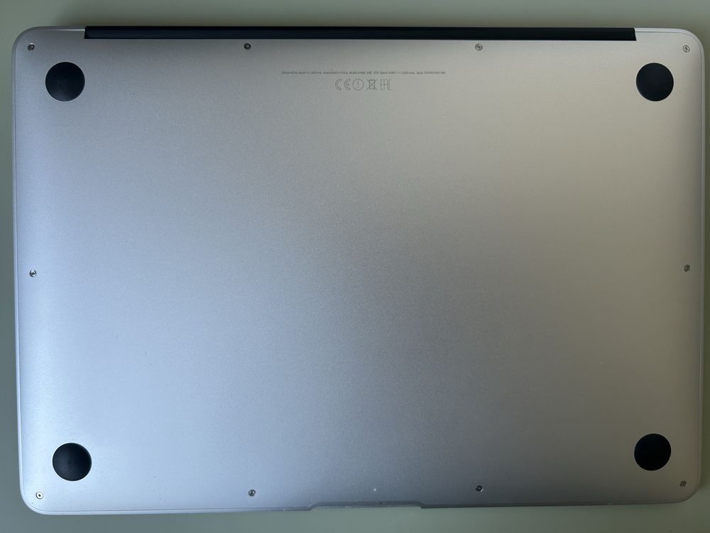 MacBooka Air 13" model A1466 w stanie idealnym