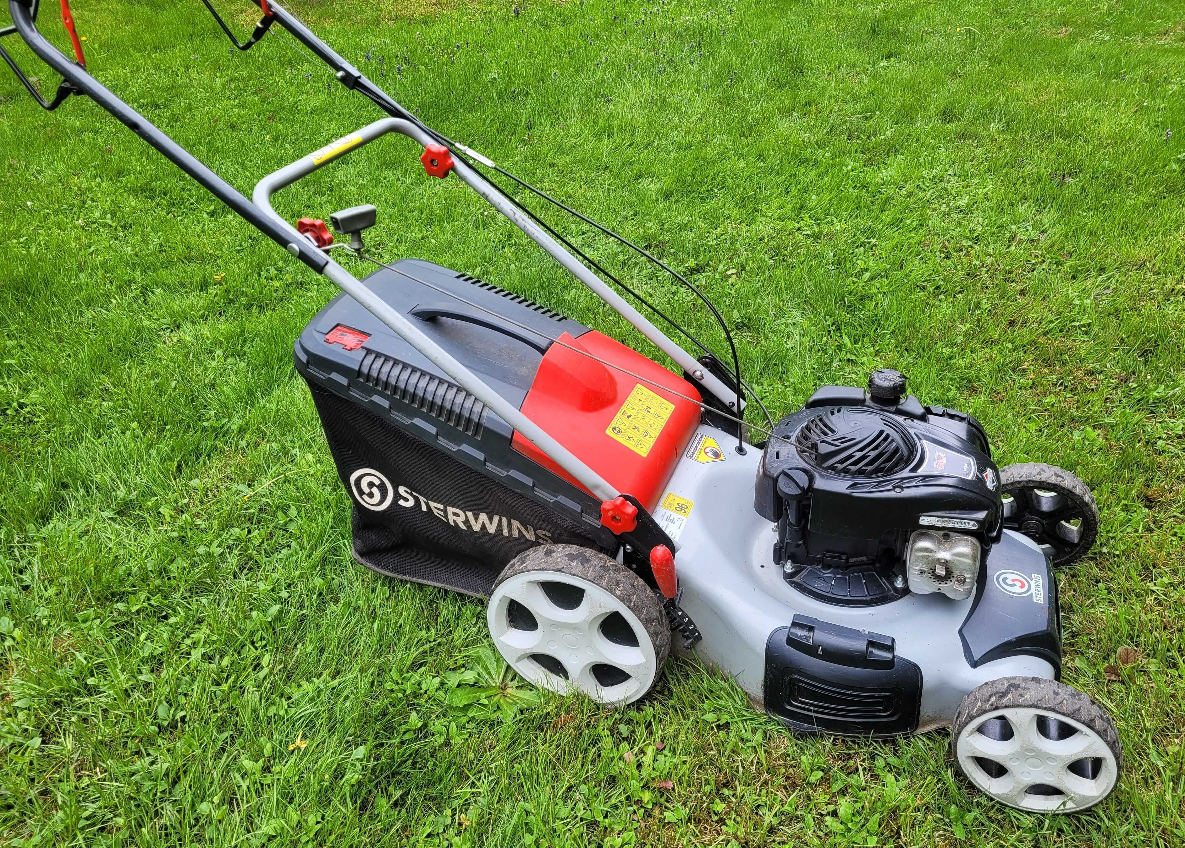 Kosiarka spalinowa Sterwins / silnik Briggs & Stratton / moc 1,9 kW