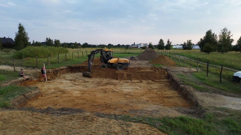 Usługi koparką Mecalac 12mtx