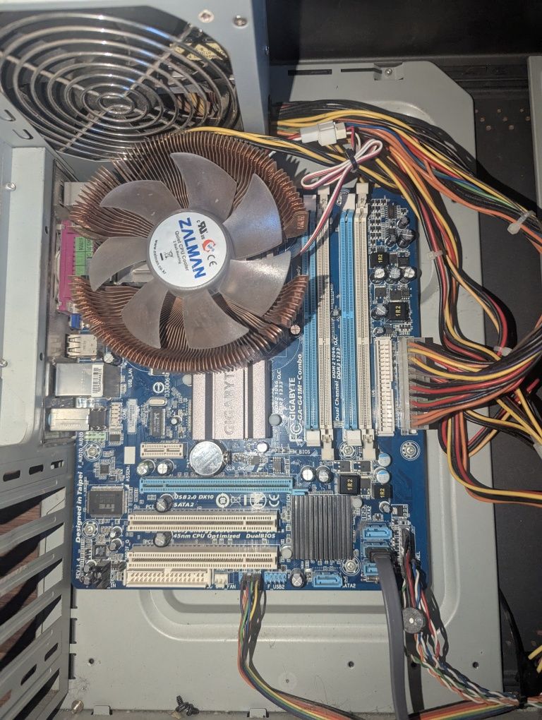 Материнская плата GIGABYTE GA-G41M-Combo

GA-G41M-Combo