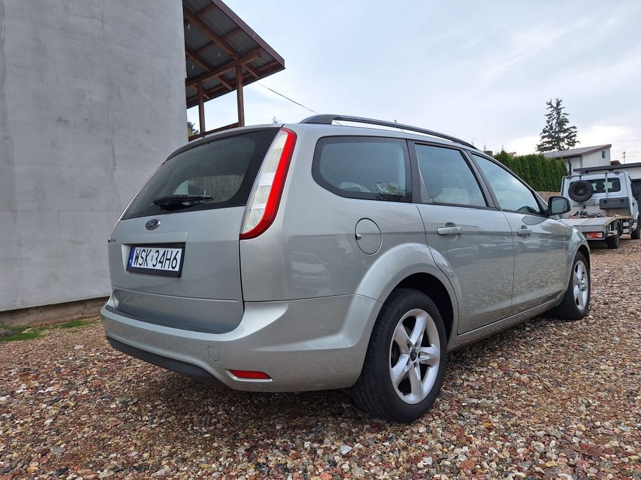 Ford Focus Kombi 1.6 Benzyna 2010 rok