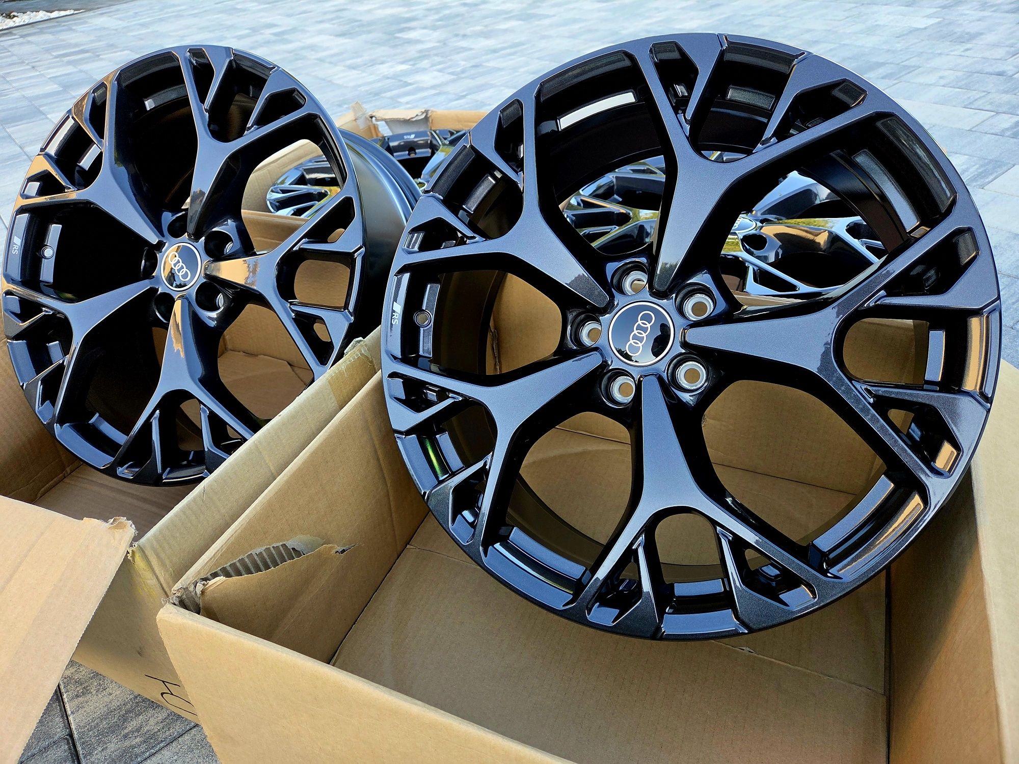 Nowe oryginalne felgi Audi A6 C8 C7 A4 B9 Czarne