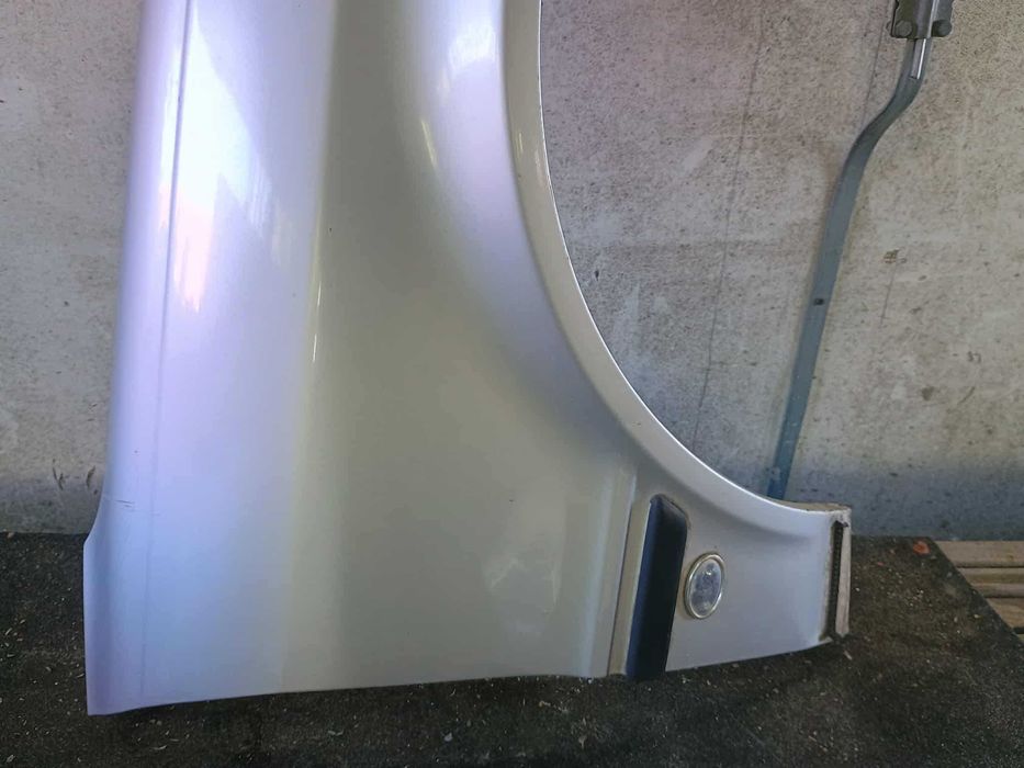 Błotnik Prawy Przód Prawy Przedni Audi 80 B4