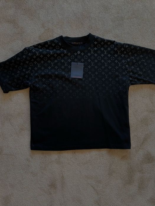 Tshirt preta louis vuitton monograma