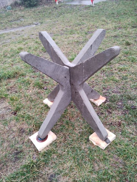 Stół betonowy średni