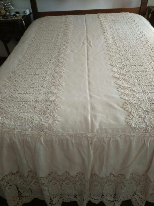 Colcha rendada em Linho