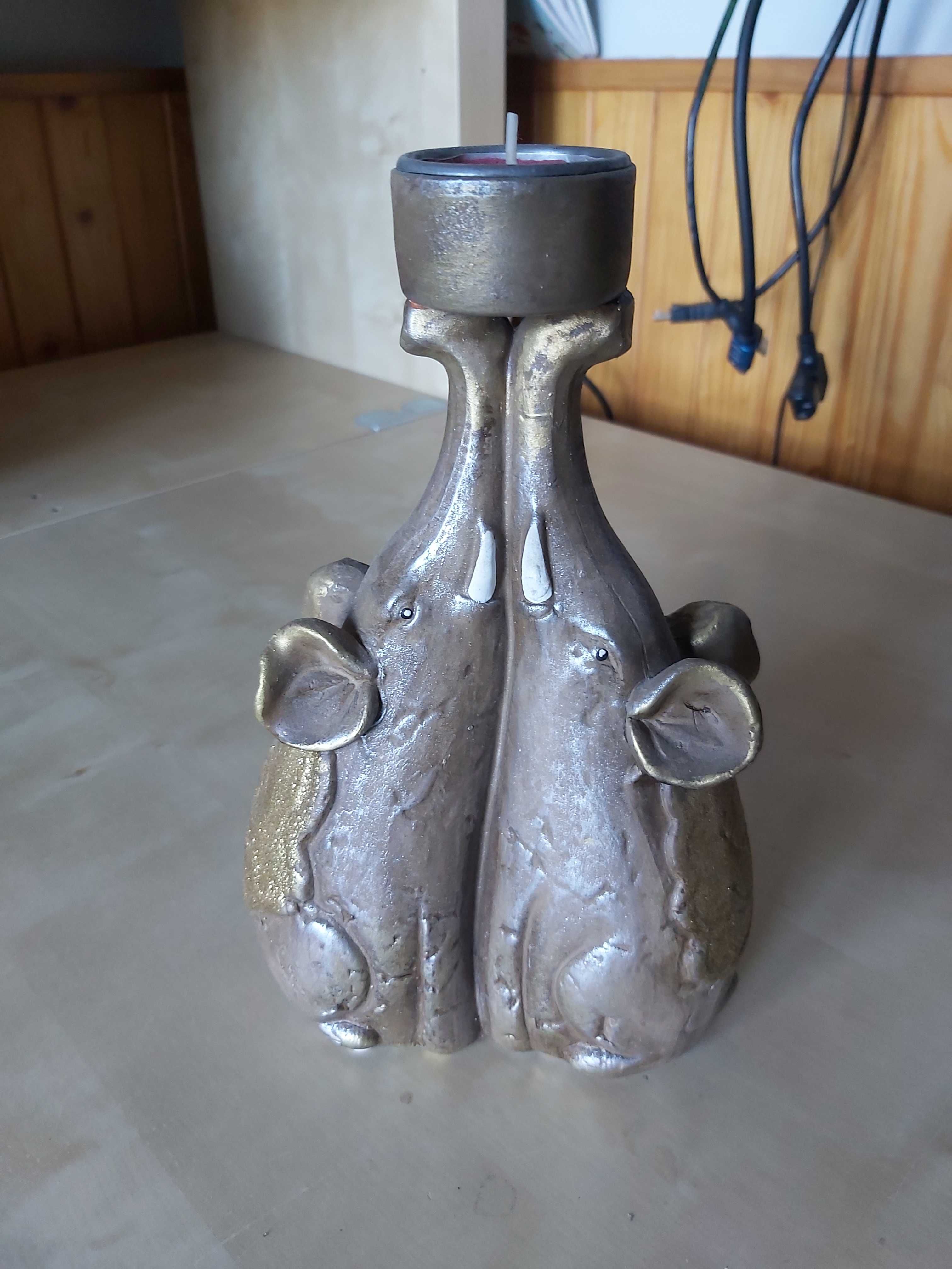 świecznik na tealight, 2 słoniki z uniesionymi trąbami