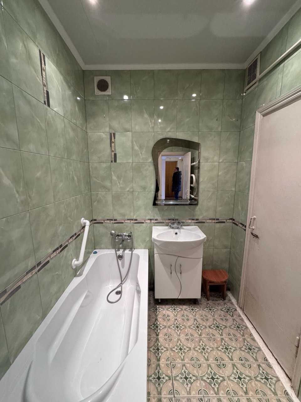 № 12504 -  Продам 3-х кімнатну квартиру, вул. Театральна, 85 м², 3/9 п