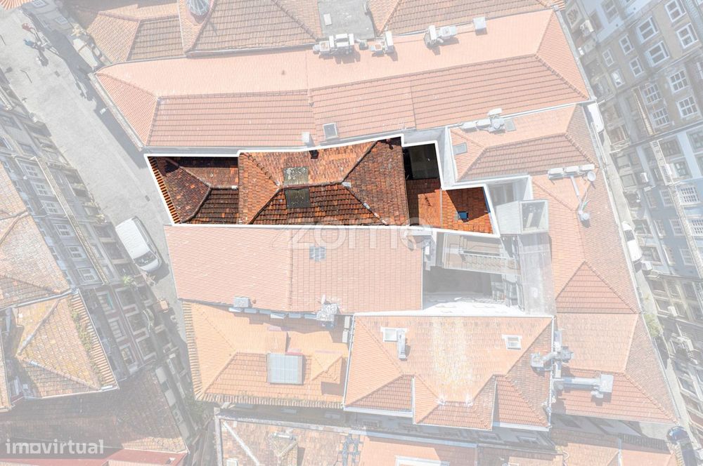 Prédio com 4 pisos, 5 habitações e loja - Rua dos Caldeireiros, Por...