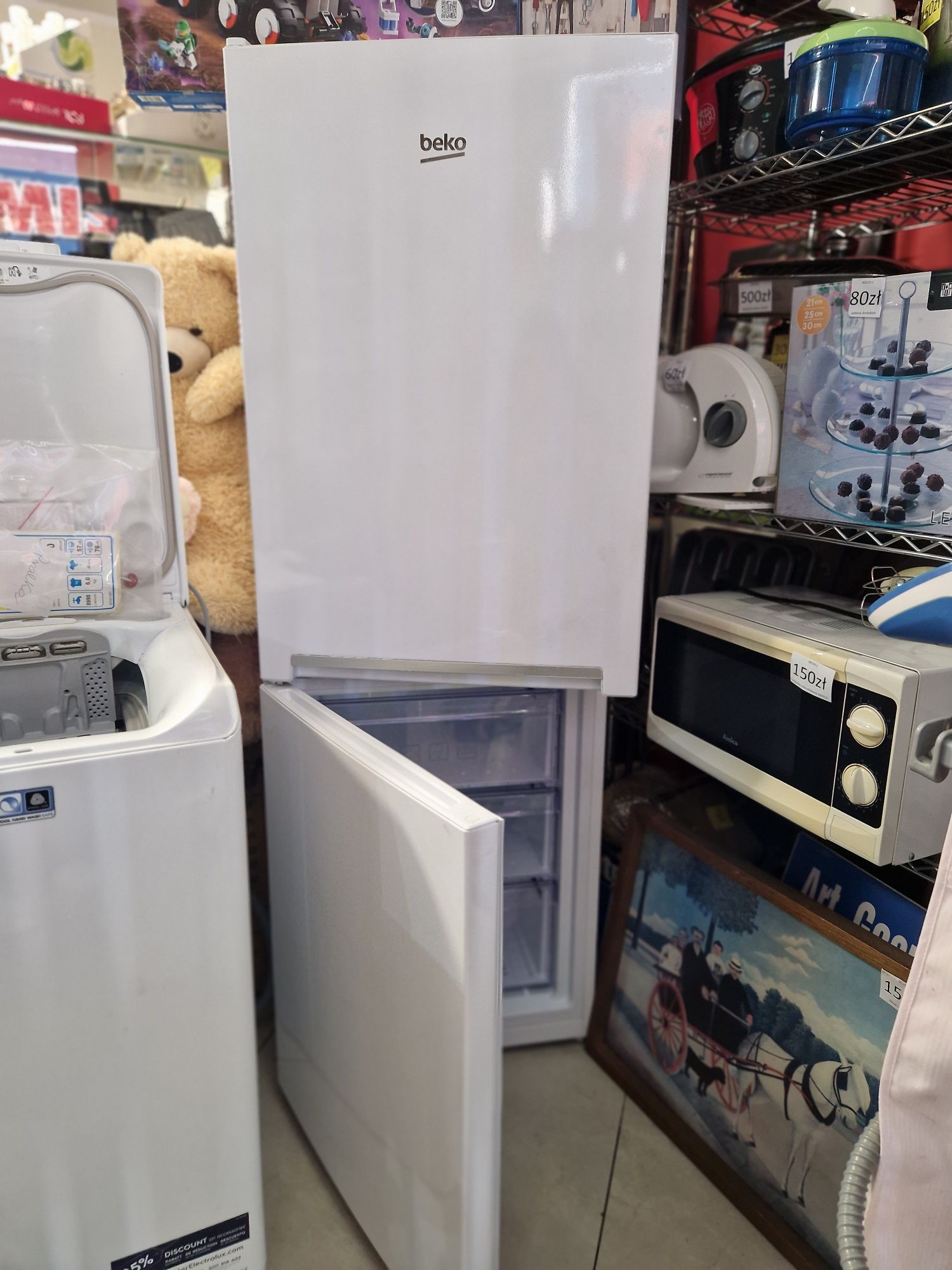 Lodówka RCSA 240K20W stan idealny