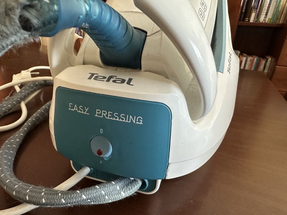 Ferro de engomar com caldeira Tefal