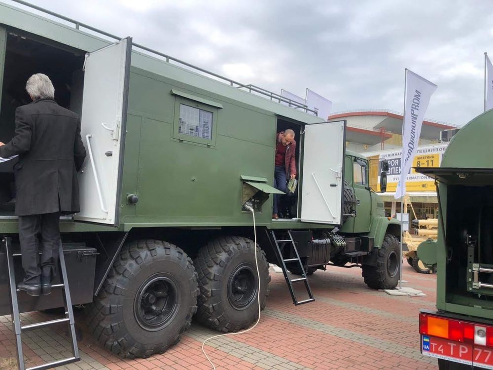 Kraz 260 wojskowy pojazd terenowy kamper 6x6