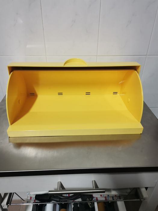 Caixa do pão + caixote do lixo