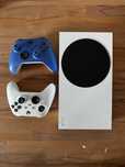 Xbox series S + dwa pady