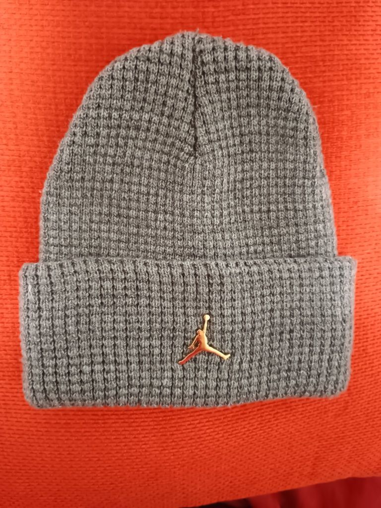 Шапка чоловіча сіра  jordan beanie utility metal jm dm8272-091, nike