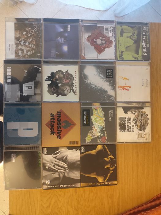 Coleção de 64 artigos - LIVROS, CDS, DVD, JOGOS