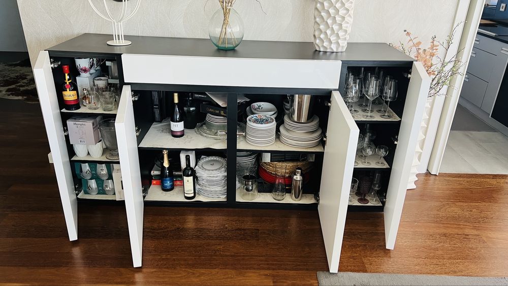 Vendo moderno aparador de sala jantar