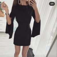 Чорна сукня з широкими рукавами